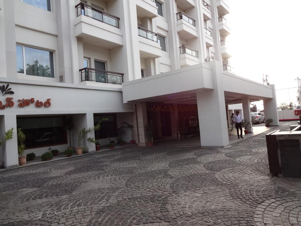 La Hospin Hotel Rājahmundry Quarto foto